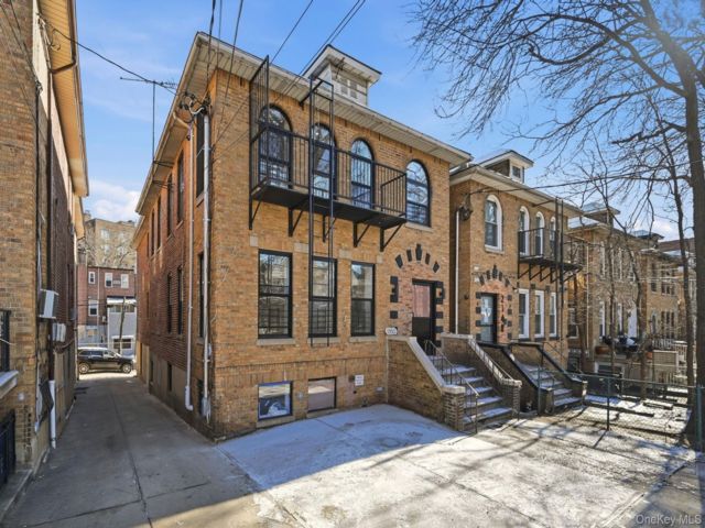 Studio,  0.00 BTH &nbsp;House style home in Parkchester
