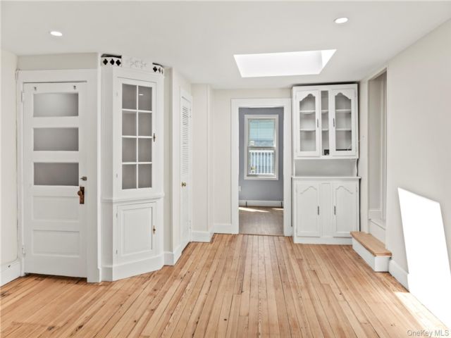  1 BR,  1.00 BTH &nbsp;Other style home in Oyster Bay