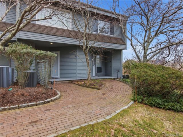  2 BR,  3.00 BTH &nbsp;Other style home in Westhampton Beach