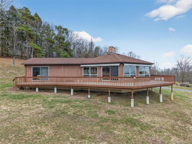  3 BR,  3.00 BTH &nbsp;Contemporary style home in Port Jervis