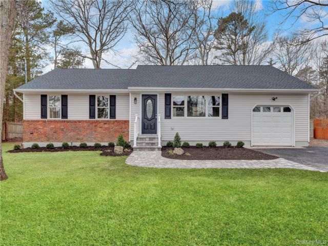  3 BR,  1.00 BTH &nbsp;Ranch style home in Calverton