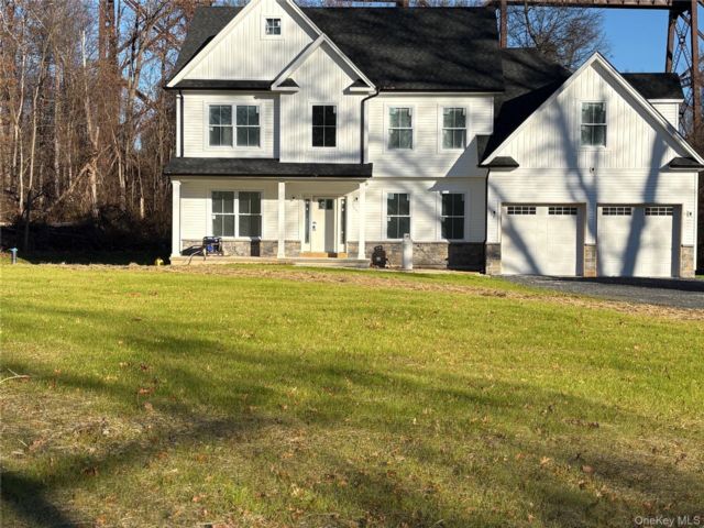  4 BR,  3.00 BTH &nbsp;Colonial style home in Salisbury Mills