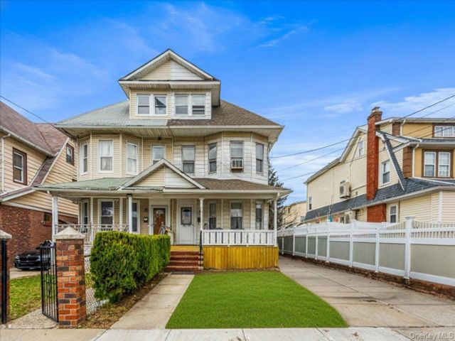  6 BR,  2.00 BTH &nbsp;Colonial style home in Hollis