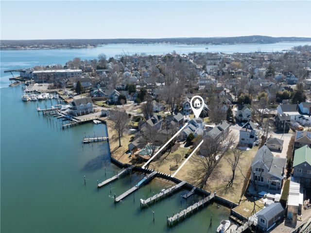  3 BR,  3.00 BTH &nbsp;Victorian style home in Greenport