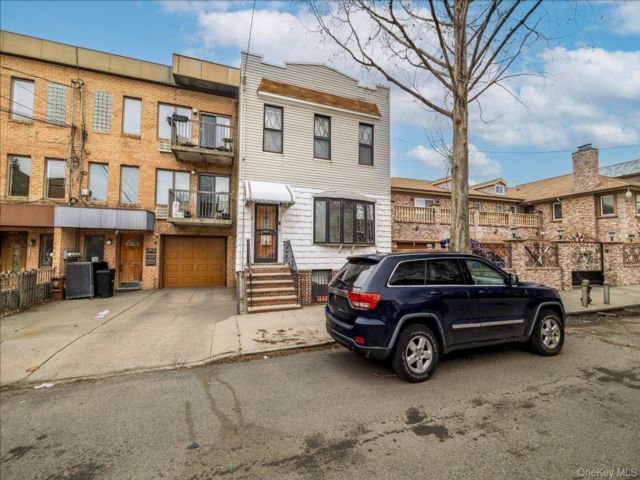  4 BR,  2.00 BTH &nbsp;Other style home in Maspeth