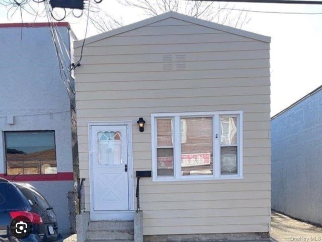  1 BR,  1.00 BTH &nbsp;Bungalow style home in Elmont