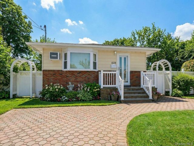  3 BR,  1.00 BTH &nbsp;Ranch style home in Baldwin