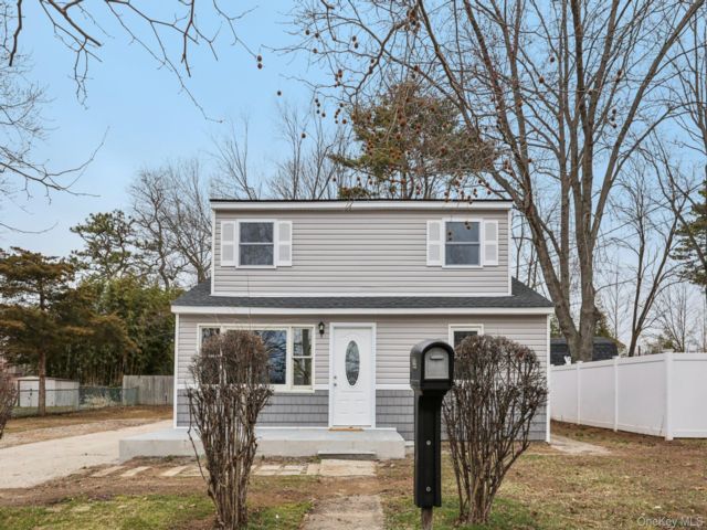  4 BR,  2.00 BTH &nbsp;Ranch style home in Central Islip