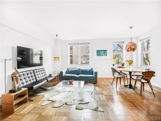 [Kingsbridge Real Estate, listing number 7264382]