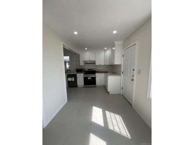 [Kingsbridge Real Estate, listing number 7264408]