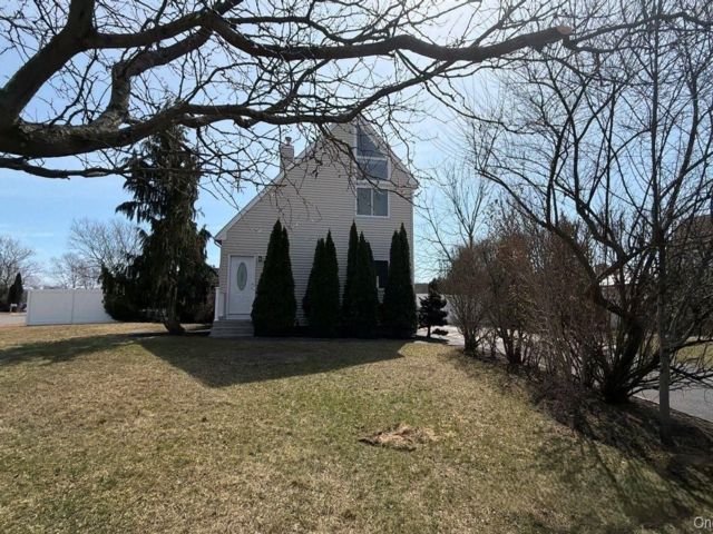  3 BR,  2.00 BTH &nbsp;Cape cod style home in Riverhead