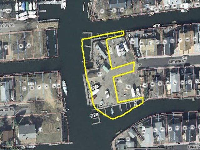 Lot <b>Size:</b>  &nbsp;House style home in Baldwin