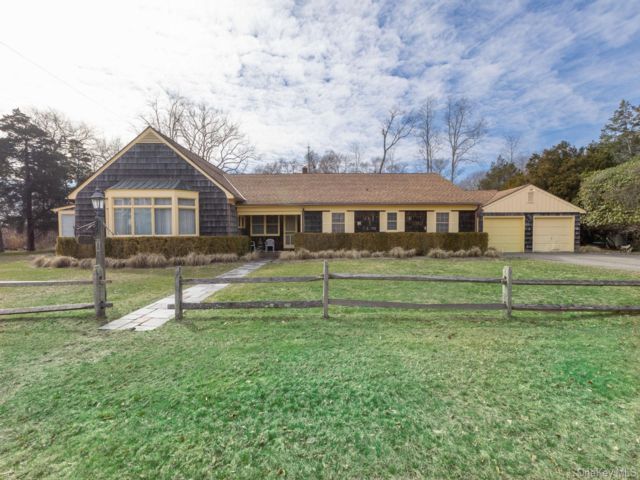  6 BR,  4.00 BTH &nbsp;Ranch style home in Remsenburg