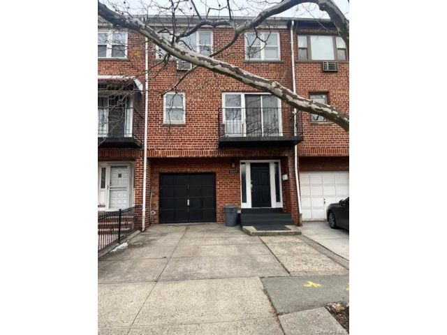  6 BR,  5.00 BTH &nbsp;Contemporary style home in Woodside