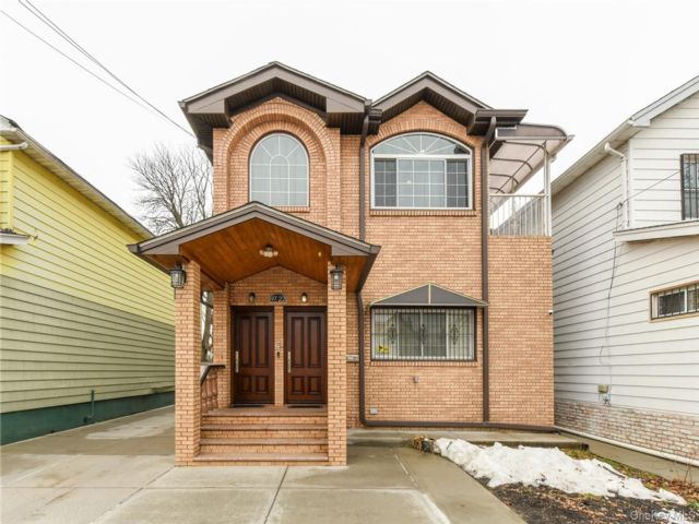  6 BR,  4.00 BTH &nbsp;Colonial style home in Richmond Hill