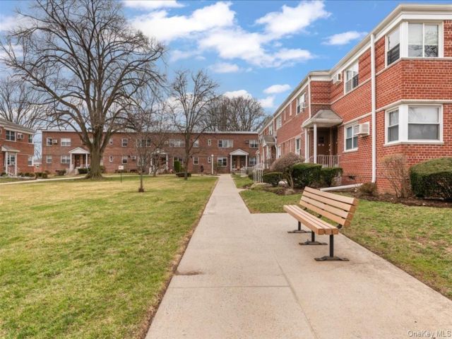  1 BR,  1.00 BTH &nbsp;Garden style home in Hollis