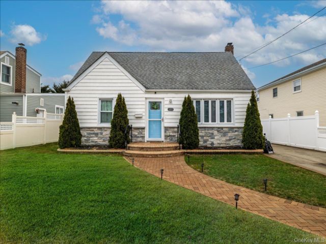 4 BR,  2.00 BTH &nbsp;Cape cod style home in Oceanside