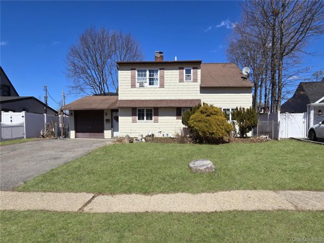  5 BR,  2.00 BTH &nbsp;Exp cape style home in Levittown