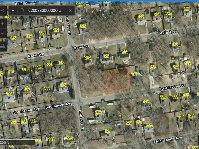 Lot <b>Size:</b>  &nbsp;House style home in Mastic