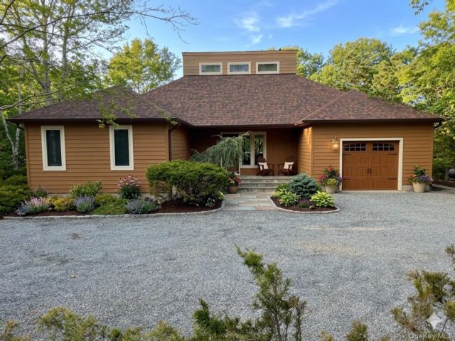  3 BR,  2.00 BTH &nbsp;Ranch style home in Hampton Bays