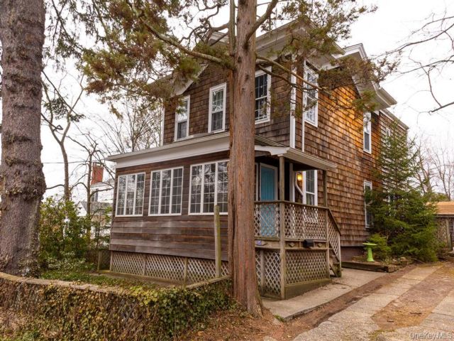  4 BR,  3.00 BTH &nbsp;Colonial style home in Port Jefferson Village