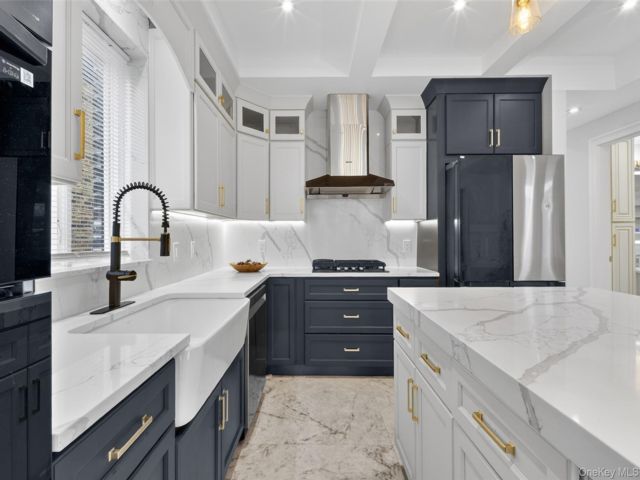 [PHOTO]