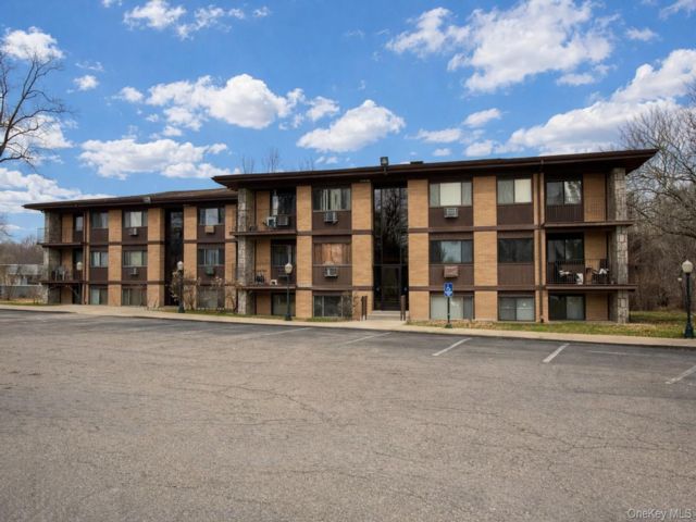  2 BR,  1.00 BTH &nbsp;Garden style home in New Windsor