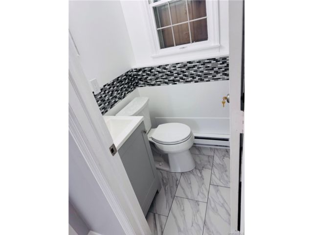  5 BR,  3.00 BTH &nbsp;Other style home in Newburgh