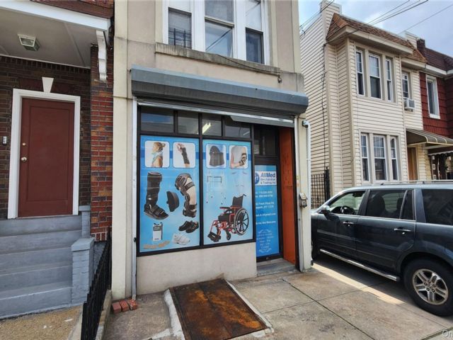 Studio,  0.00 BTH &nbsp;Commercial style home in Maspeth