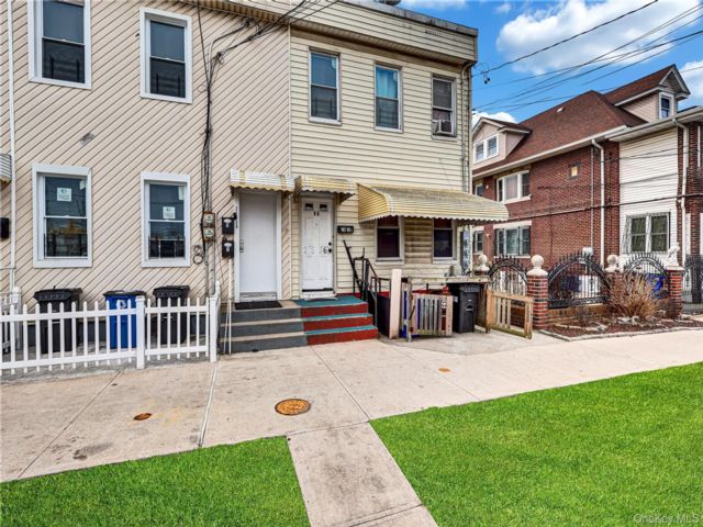  4 BR,  2.00 BTH &nbsp;House style home in Queens Village