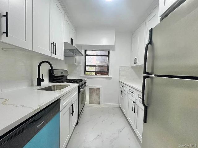  2 BR,  2.00 BTH &nbsp;Other style home in Elmhurst