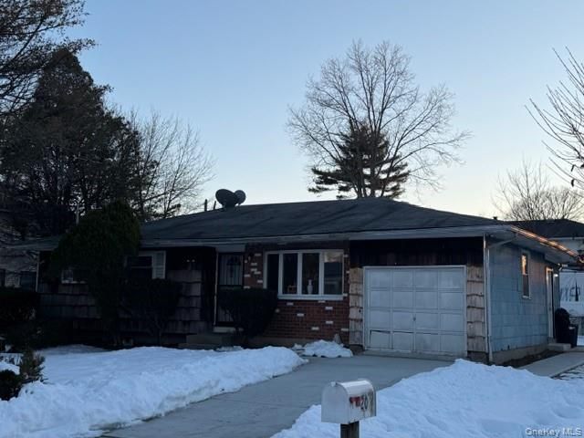  3 BR,  1.00 BTH &nbsp;Ranch style home in Wyandanch