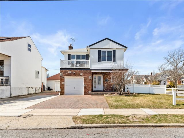  3 BR,  2.00 BTH &nbsp;Other style home in Long Beach