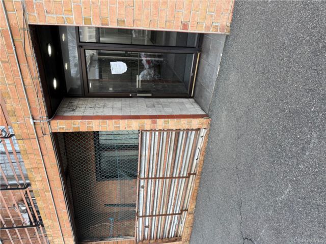  2 BR,  1.00 BTH &nbsp;A-frame style home in Flushing