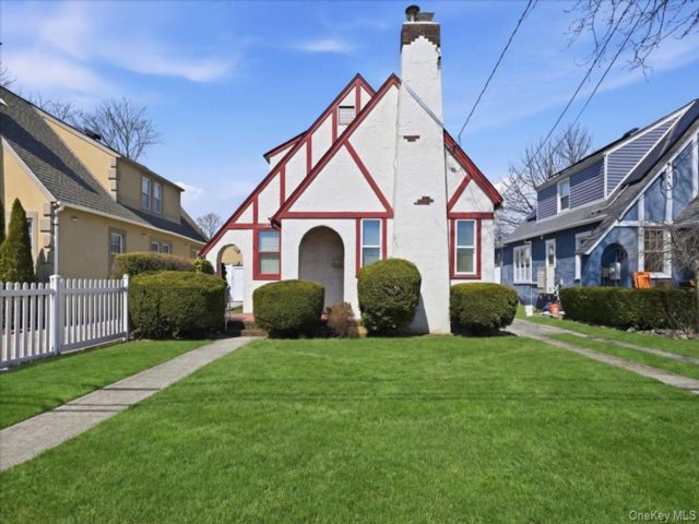  4 BR,  1.00 BTH &nbsp;Tudor style home in North Baldwin