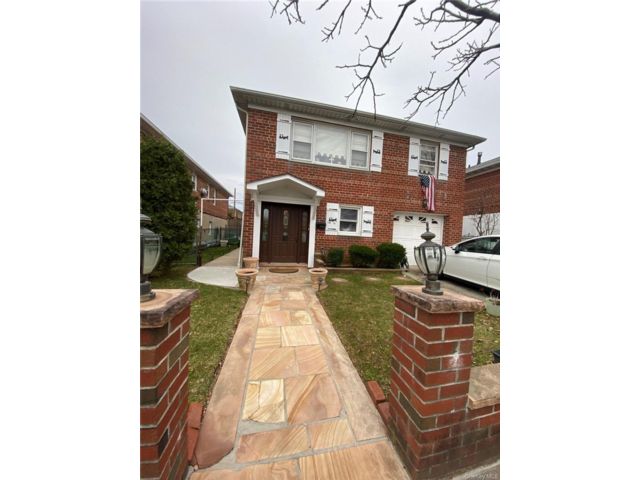  5 BR,  4.00 BTH &nbsp;House style home in Flushing