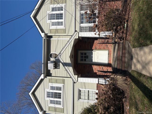  2 BR,  1.00 BTH &nbsp;Colonial style home in Huntington Station