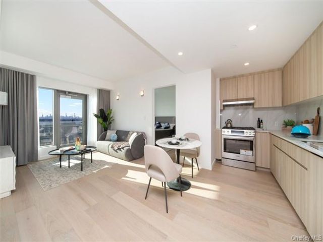  2 BR,  2.00 BTH &nbsp;Modern style home in Flushing