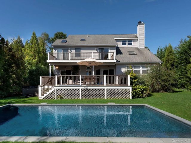  4 BR,  3.00 BTH &nbsp;Post modern style home in Shelter Island