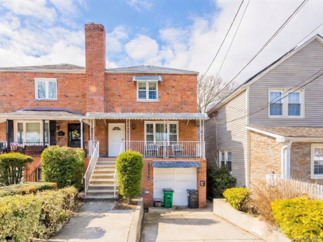  5 BR,  3.00 BTH &nbsp;House style home in Throggs Neck