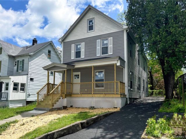  5 BR,  2.00 BTH &nbsp;Colonial style home in Walden