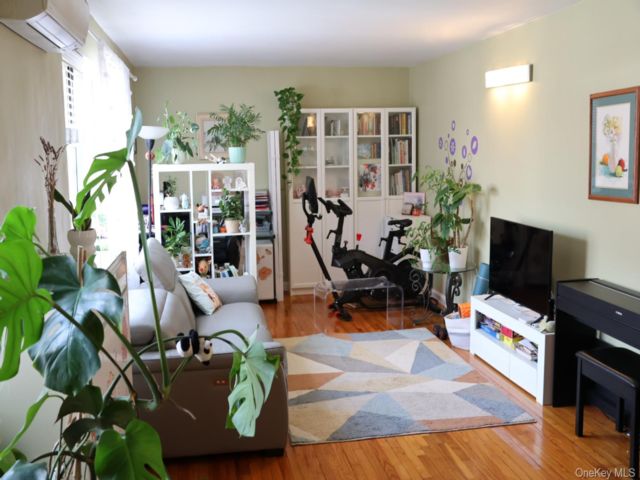  1 BR,  1.00 BTH &nbsp;Garden style home in Flushing