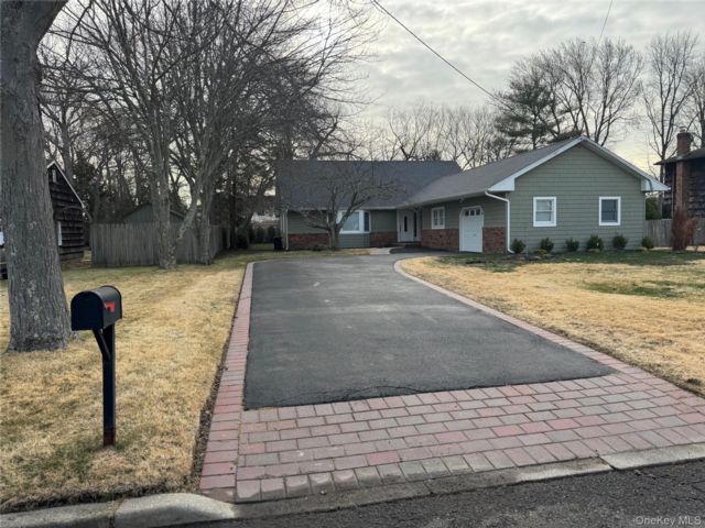  4 BR,  3.00 BTH &nbsp;Exp ranch style home in Oakdale