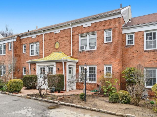  1 BR,  1.00 BTH &nbsp;Garden style home in White Plains