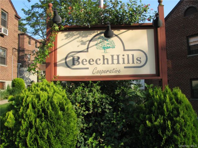  2 BR,  1.00 BTH &nbsp;Garden style home in Douglaston