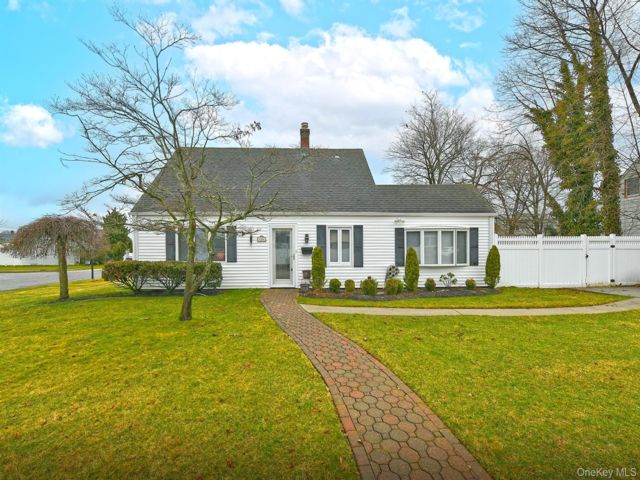  4 BR,  2.00 BTH &nbsp;Exp cape style home in Levittown