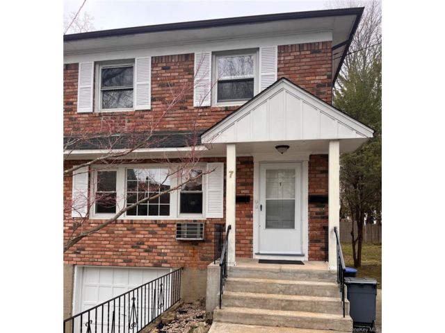  6 BR,  4.00 BTH &nbsp;Colonial style home in Port Washington