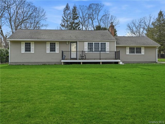  3 BR,  2.00 BTH &nbsp;Ranch style home in Stony Brook