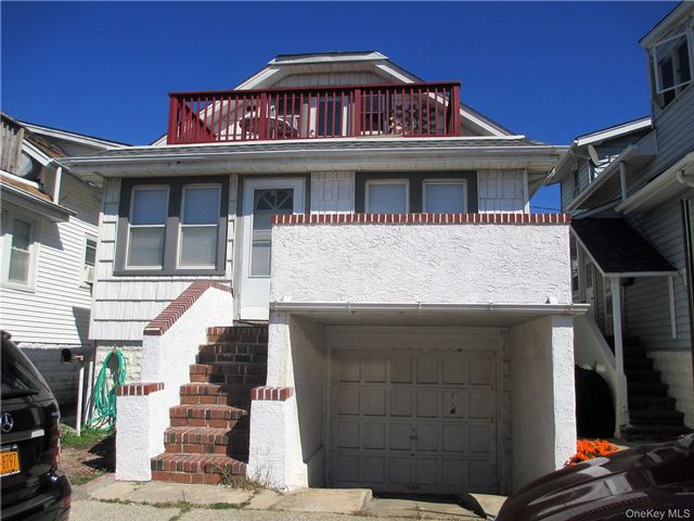  4 BR,  2.00 BTH &nbsp;House style home in Long Beach