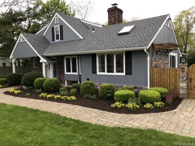  4 BR,  2.00 BTH &nbsp;Craftsman style home in Remsenburg